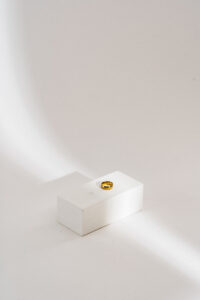 Bague et jeux de lumière photographie commerciale